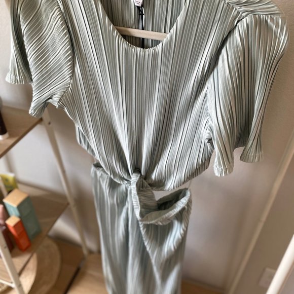 Who What Wear , Drew Cutout Twist Midi Dress ,  Light Blue,  size M NWT - Picture 5 of 6